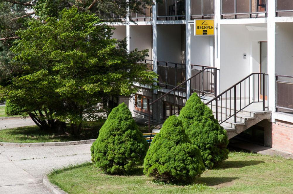 Hotel Radejov Knezdub エクステリア 写真
