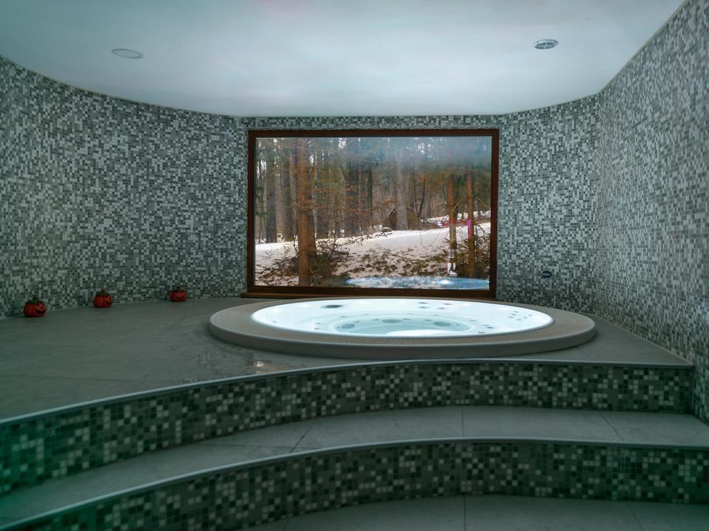 Hotel Radejov Knezdub エクステリア 写真